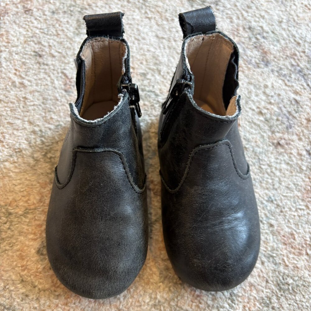 Little Love Bug Black Chelsea Boots - Size 6